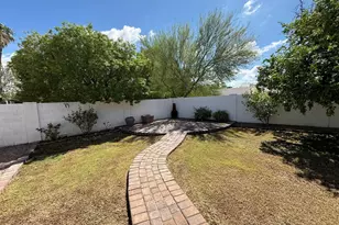 621 E Calavar Rd, Phoenix, AZ 85022 - Photo 27