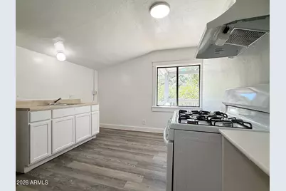 211 S Latham Boulevard, Miami, AZ 85539 - Photo 23