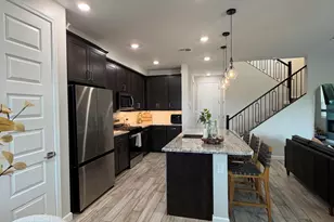 21083 N 58th Way, Phoenix, AZ 85054 - Photo 5