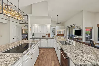 8719 E San Victor Drive, Scottsdale, AZ 85258 - Photo 11