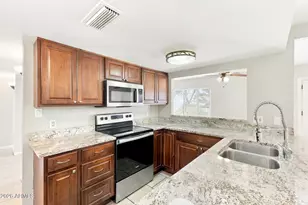 3819 W Mercer Ln, Phoenix, AZ 85029 - Photo 9