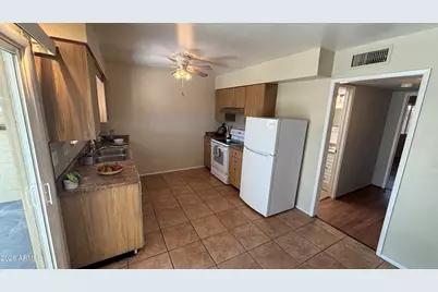 10537 W Coggins Drive, Sun City, AZ 85351 - Photo 5