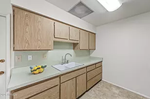 13092 N 100th Ave, Sun City, AZ 85351 - Photo 9