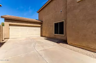 560 E Rainbow Dr, Chandler, AZ 85249 - Photo 3