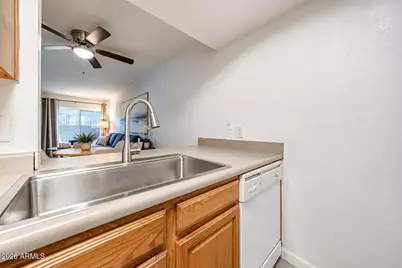 925 W Peoria Avenue #7, Phoenix, AZ 85029 - Photo 9
