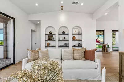 3731 E Fawn Drive, Phoenix, AZ 85042 - Photo 9