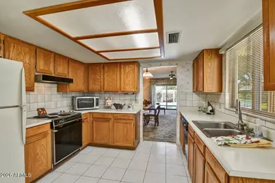 9820 W Kerry Lane, Peoria, AZ 85382 - Photo 7