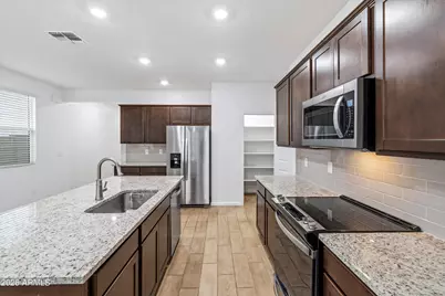 18148 W Daley Lane, Surprise, AZ 85387 - Photo 7