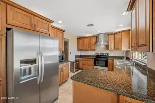 2543 E Mercer Ln, Phoenix, AZ 85028 - Photo 13