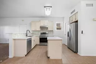 7245 S 41st Dr, Phoenix, AZ 85041 - Photo 3