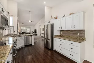 23721 S Pleasant Way, Sun Lakes, AZ 85248 - Photo 9
