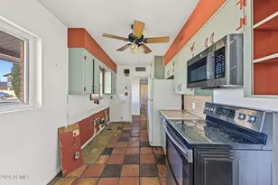 2940 N 53rd Pl, Phoenix, AZ 85018 - Photo 11