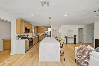 1330 E Catalina Drive, Phoenix, AZ 85014 - Photo 1