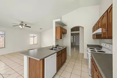 5458 N 77th Drive, Glendale, AZ 85303 - Photo 3