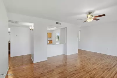 10916 W Peoria Avenue, Sun City, AZ 85351 - Photo 9