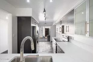 2021 E Solana Dr, Tempe, AZ 85281 - Photo 11