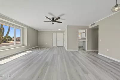 11070 W Pleasant Valley Road W, Sun City, AZ 85351 - Photo 9
