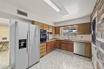 10408 W Camden Avenue, Sun City, AZ 85351 - Photo 11