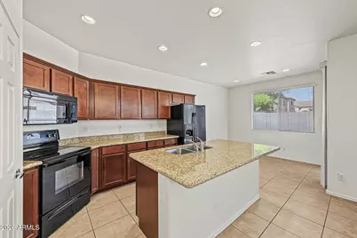 18190 W Ivy Lane, Surprise, AZ 85388 - Photo 3
