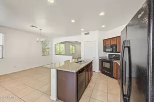 18190 W Ivy Ln, Surprise, AZ 85388 - Photo 15