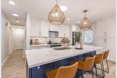 8330 E Weldon Avenue E, Scottsdale, AZ 85251 - Photo 5
