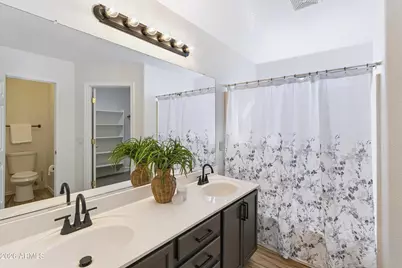 15538 W Port Royale Lane, Surprise, AZ 85379 - Photo 21