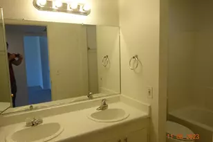 7610 N 61st Ave, Glendale, AZ 85301 - Photo 17