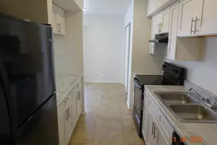 7610 N 61st Ave, Glendale, AZ 85301 - Photo 5