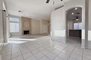 329 E Stonebridge Dr, Gilbert, AZ 85234 - Photo 5