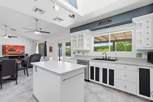 12442 N 86th Ln, Peoria, AZ 85381 - Photo 9