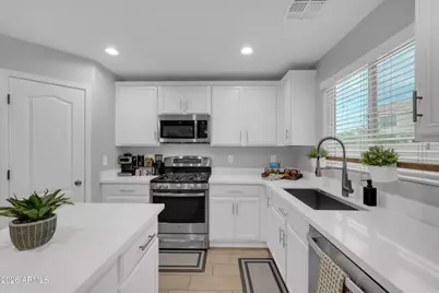 7965 S Abbey Lane, Gilbert, AZ 85298 - Photo 11