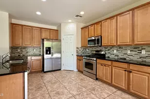 1095 E Rojo Way, Gilbert, AZ 85297 - Photo 5