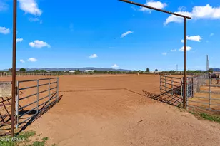 50828 W Long Rifle Rd, Aguila, AZ 85320 - Photo 15