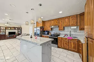 5454 W Roanoke Ave, Phoenix, AZ 85035 - Photo 13