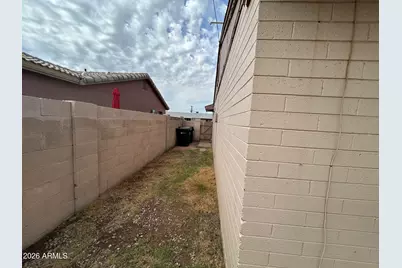4753 N 70th Avenue, Phoenix, AZ 85033 - Photo 43
