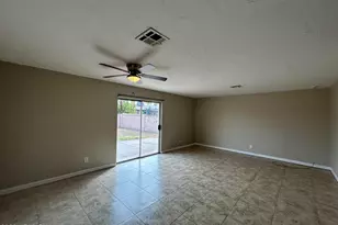 4753 N 70th Ave, Phoenix, AZ 85033 - Photo 11