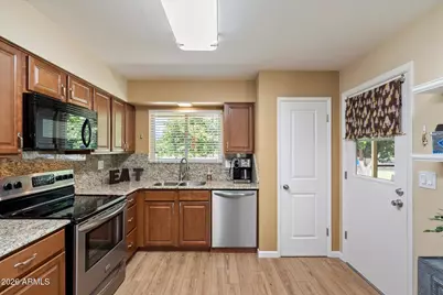 9219 N 107th Drive, Sun City, AZ 85351 - Photo 11