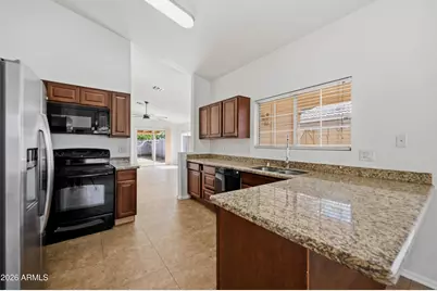 5211 N 104th Drive, Glendale, AZ 85307 - Photo 7