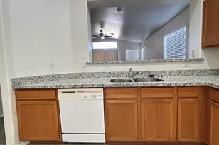 10424 W Medlock Dr, Glendale, AZ 85307 - Photo 11