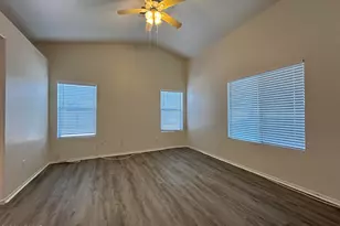 10424 W Medlock Dr, Glendale, AZ 85307 - Photo 13