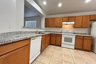 10424 W Medlock Dr, Glendale, AZ 85307 - Photo 9