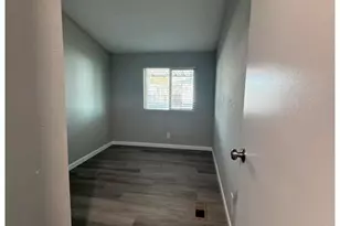 8601 N 71st Ave, Glendale, AZ 85301 - Photo 9
