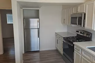1330 E Highland Ave, Phoenix, AZ 85014 - Photo 9