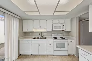 15215 N 25th Dr, Phoenix, AZ 85023 - Photo 9