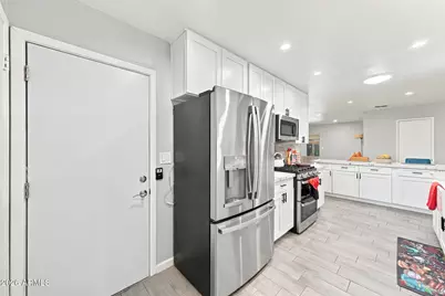 10718 W Cheryl Drive, Sun City, AZ 85351 - Photo 21
