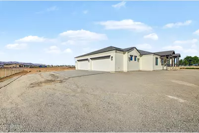 22108 W Harwell Road, Buckeye, AZ 85326 - Photo 9