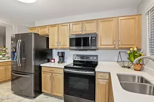 10531 W Clair Dr, Sun City, AZ 85351 - Photo 11