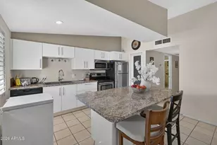 10458 W Oakmont Dr, Sun City, AZ 85351 - Photo 13
