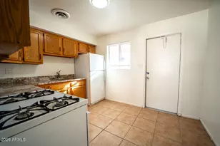 181 W Kesler Ln, Chandler, AZ 85225 - Photo 5