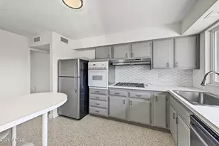10117 W Andover Ave, Sun City, AZ 85351 - Photo 9